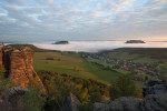 Blick zum Königstein mit Nebel